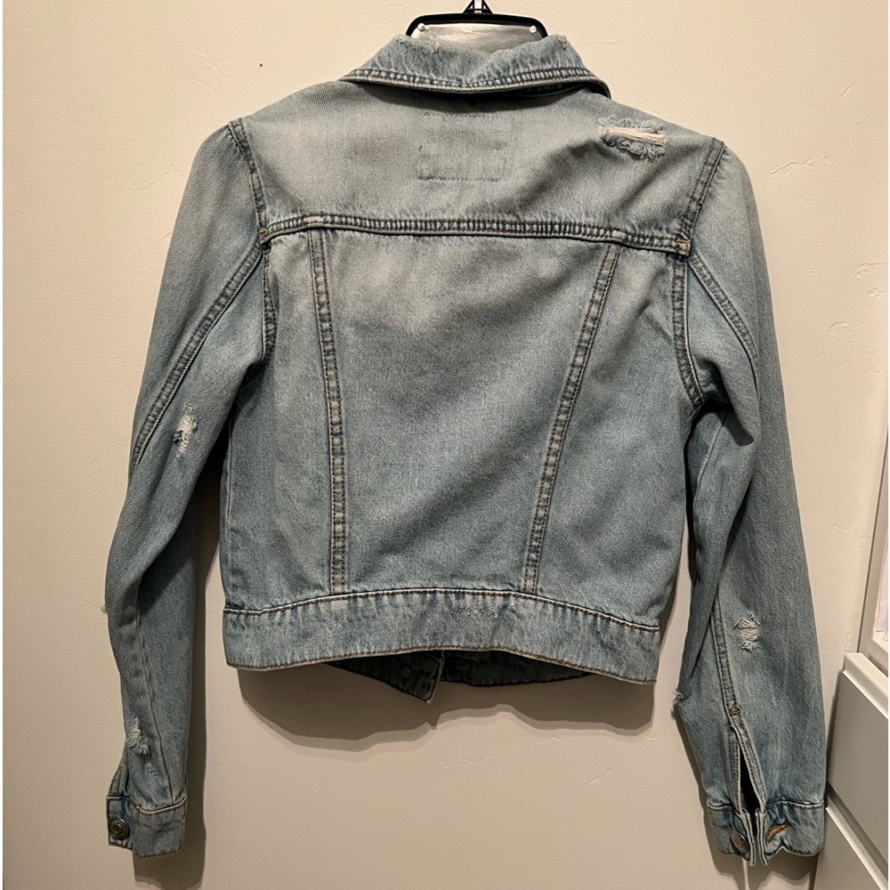 Distressed Jean Jacket 💙 - Picture 2 of 3